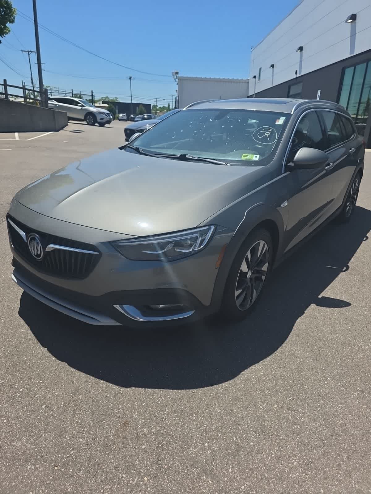 buick regal tourx 2018 W04GV8SX0J1075330 image buick regal tourx 2018 W04GV8SX0J1075330 image